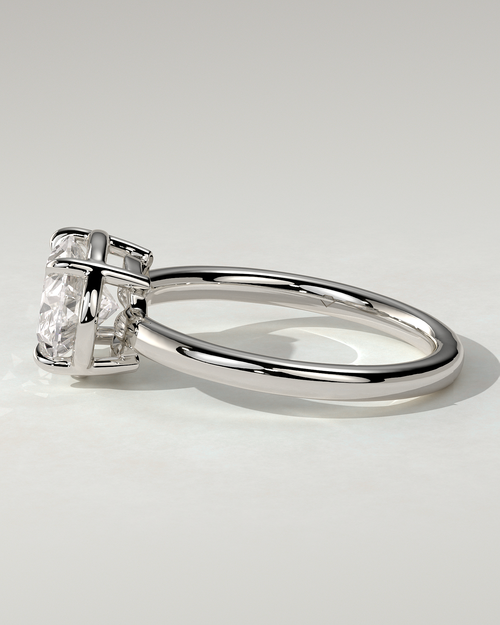 Arlo Bezel Oval Ring