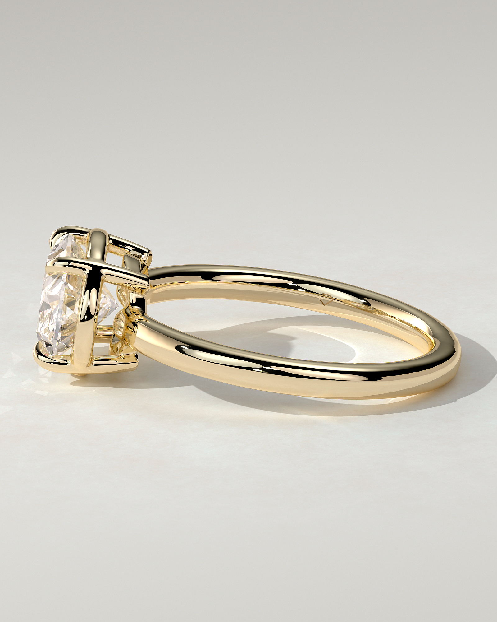 Arlo Bezel Oval Ring