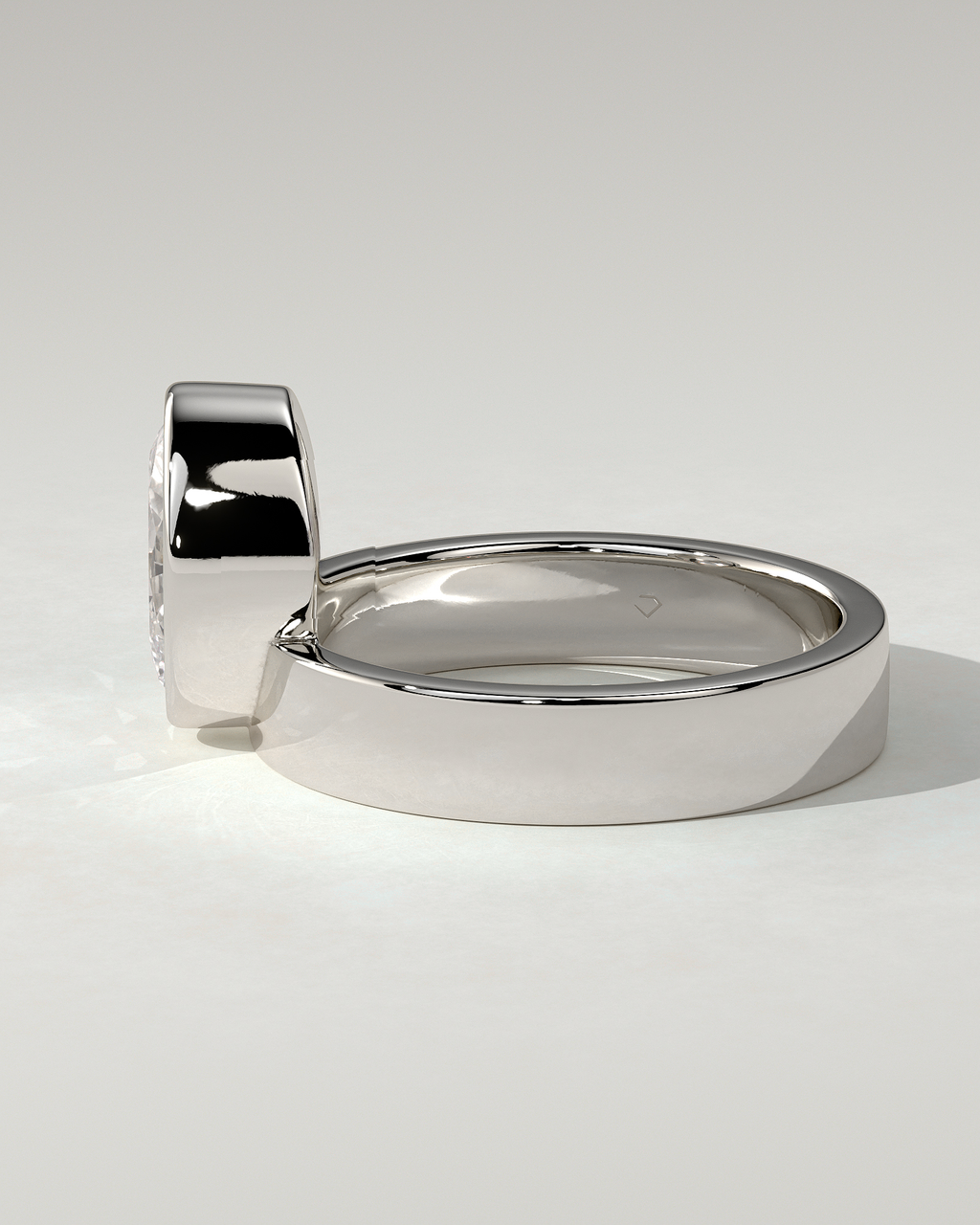 Carmen Bezel Round Ring
