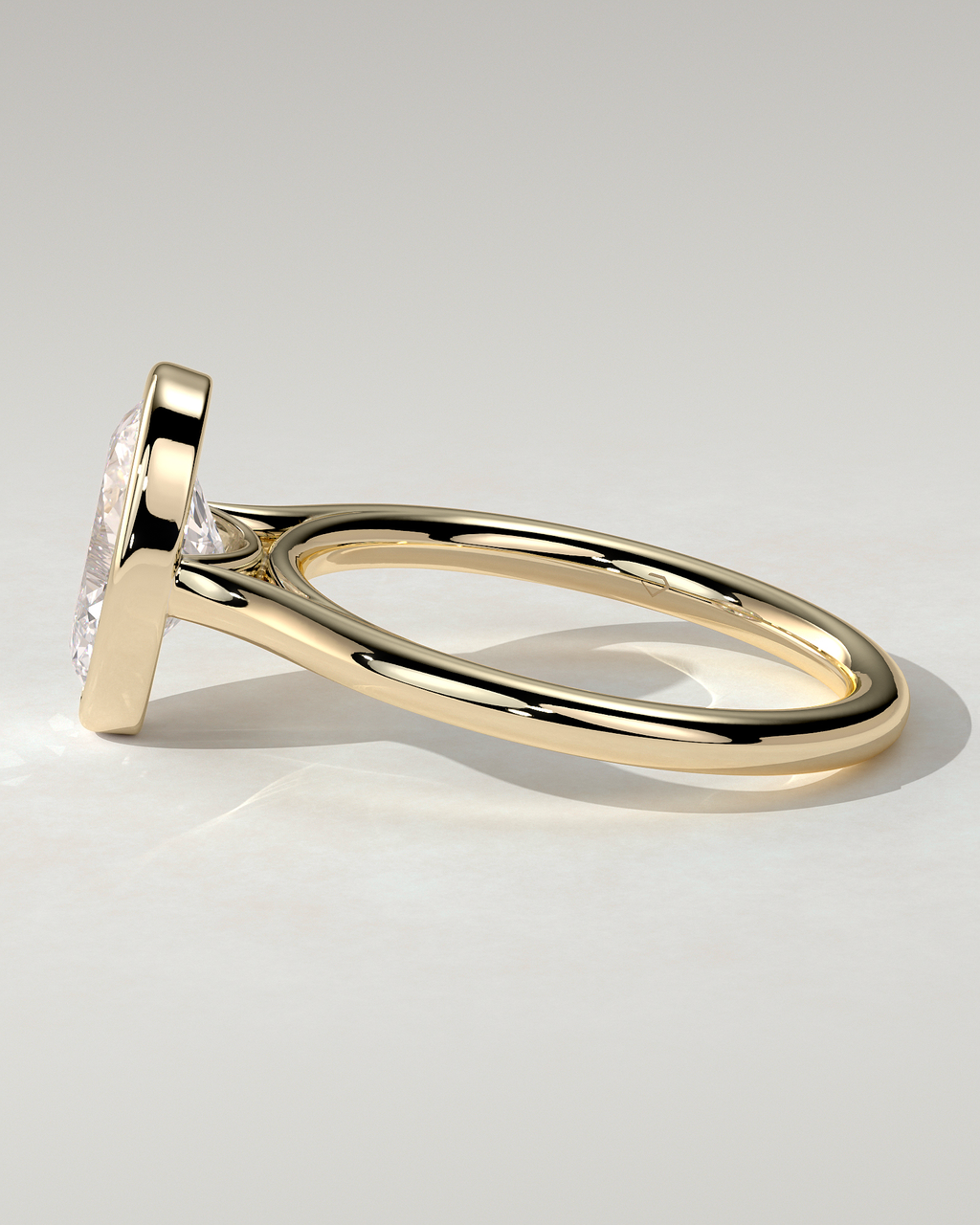 Daphne Bezel Round Ring