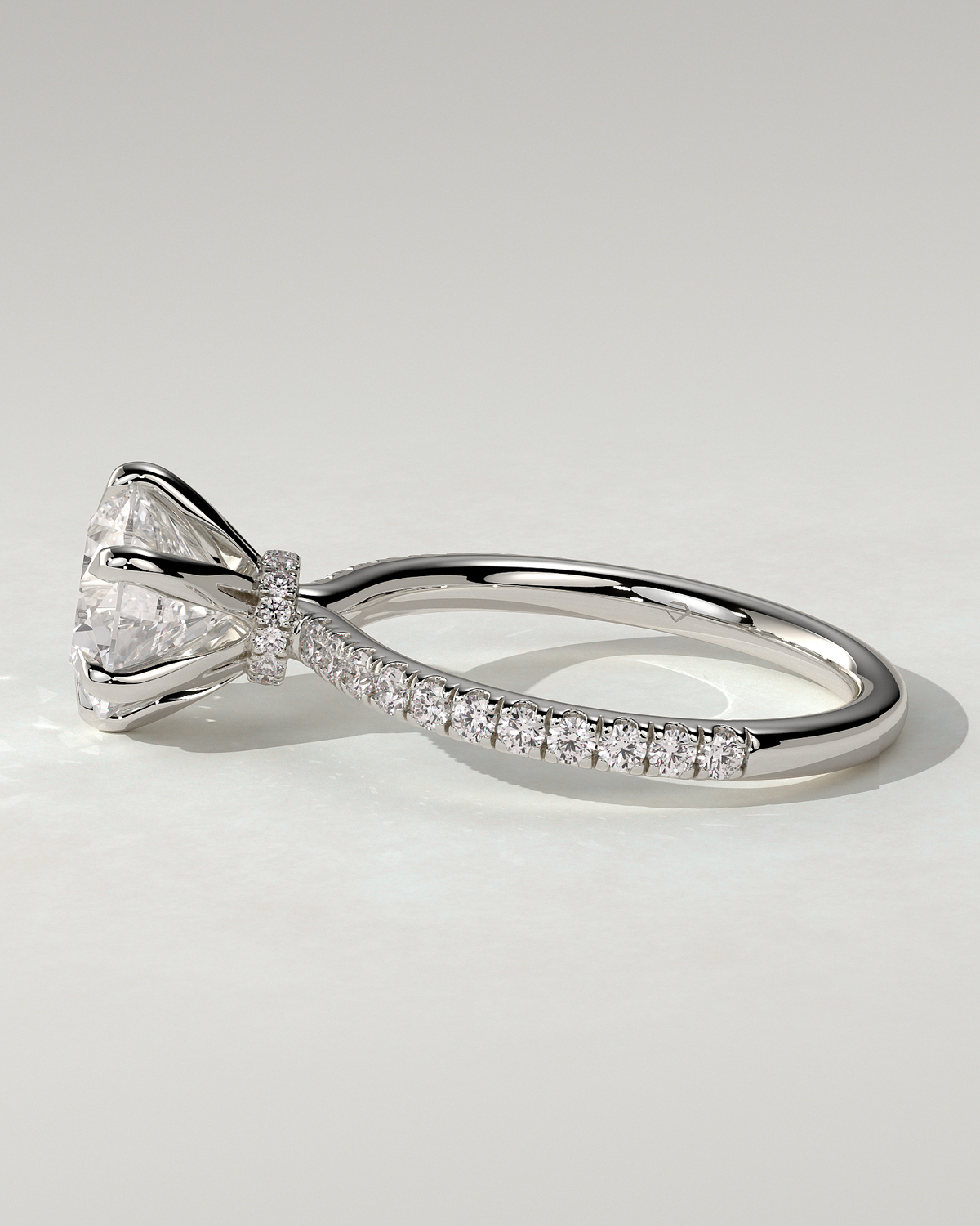 Holly Solitaire Round Ring
