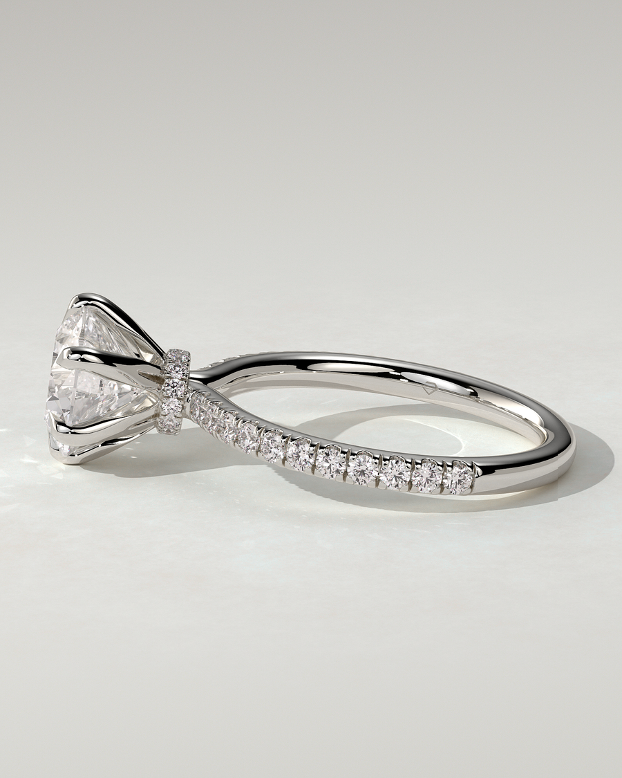 Holly Solitaire Round Ring