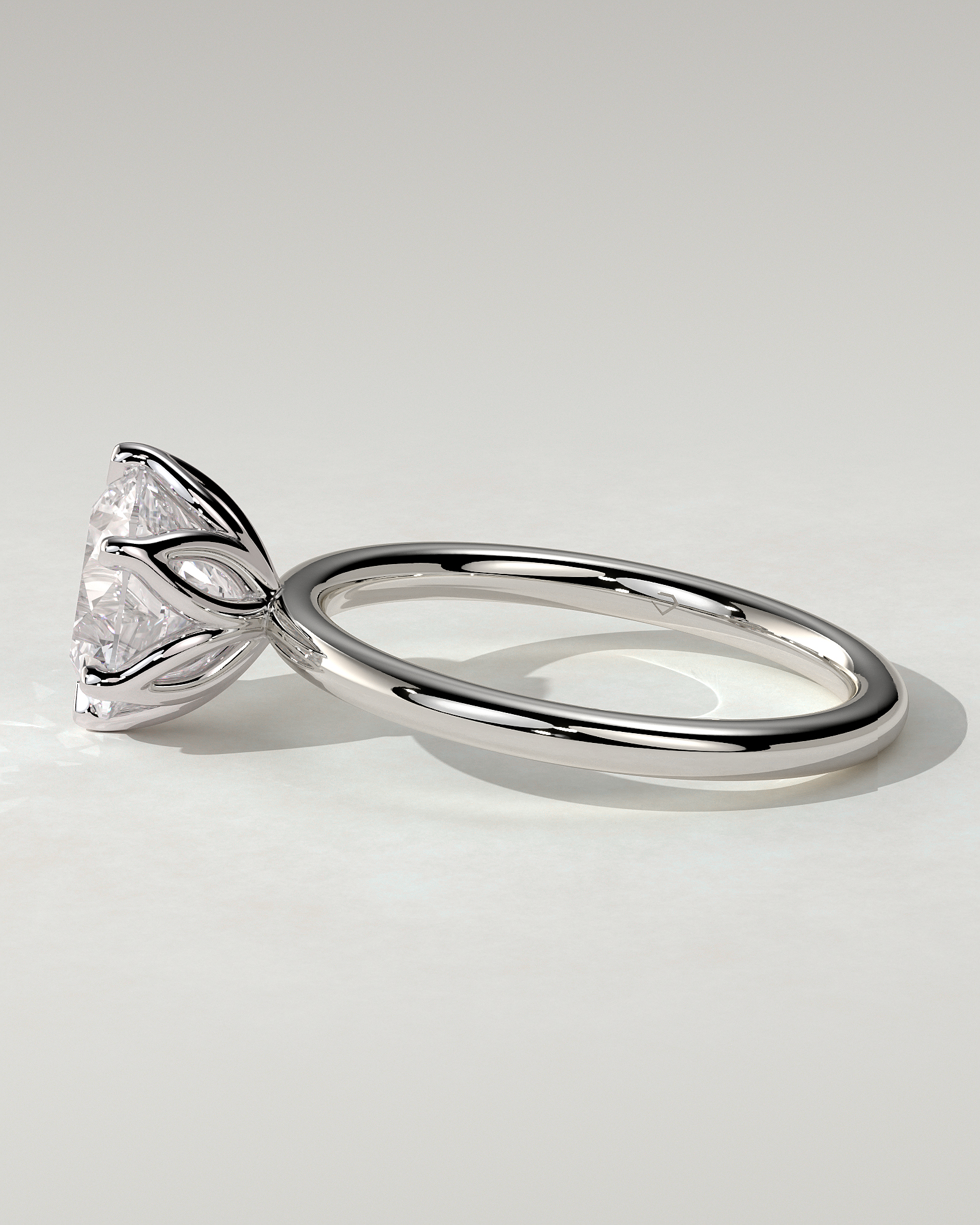 Iris Solitaire Round Ring