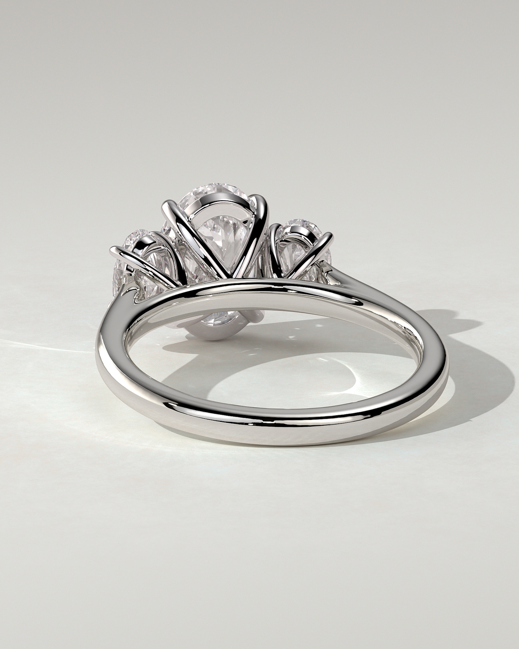 Isla Solitaire Oval Ring