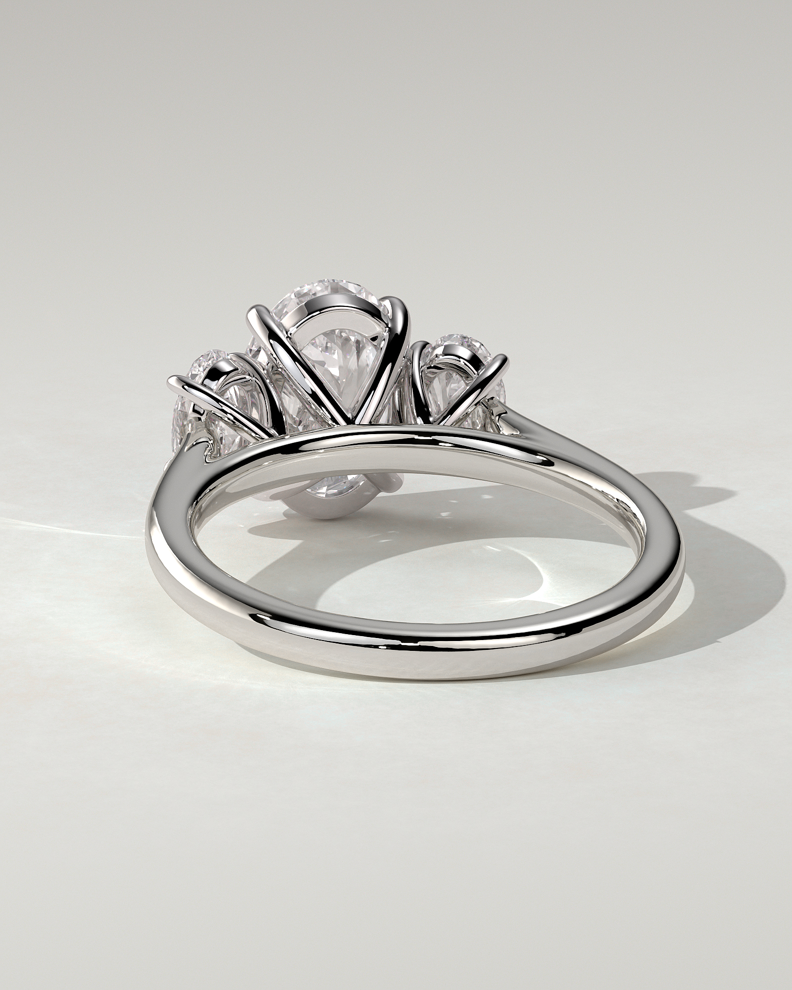Isla Solitaire Oval Ring