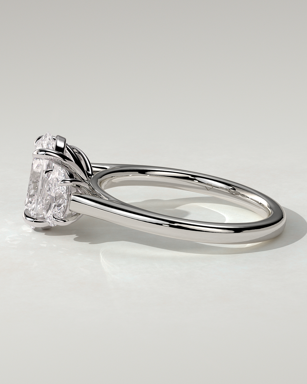 Isla Solitaire Oval Ring