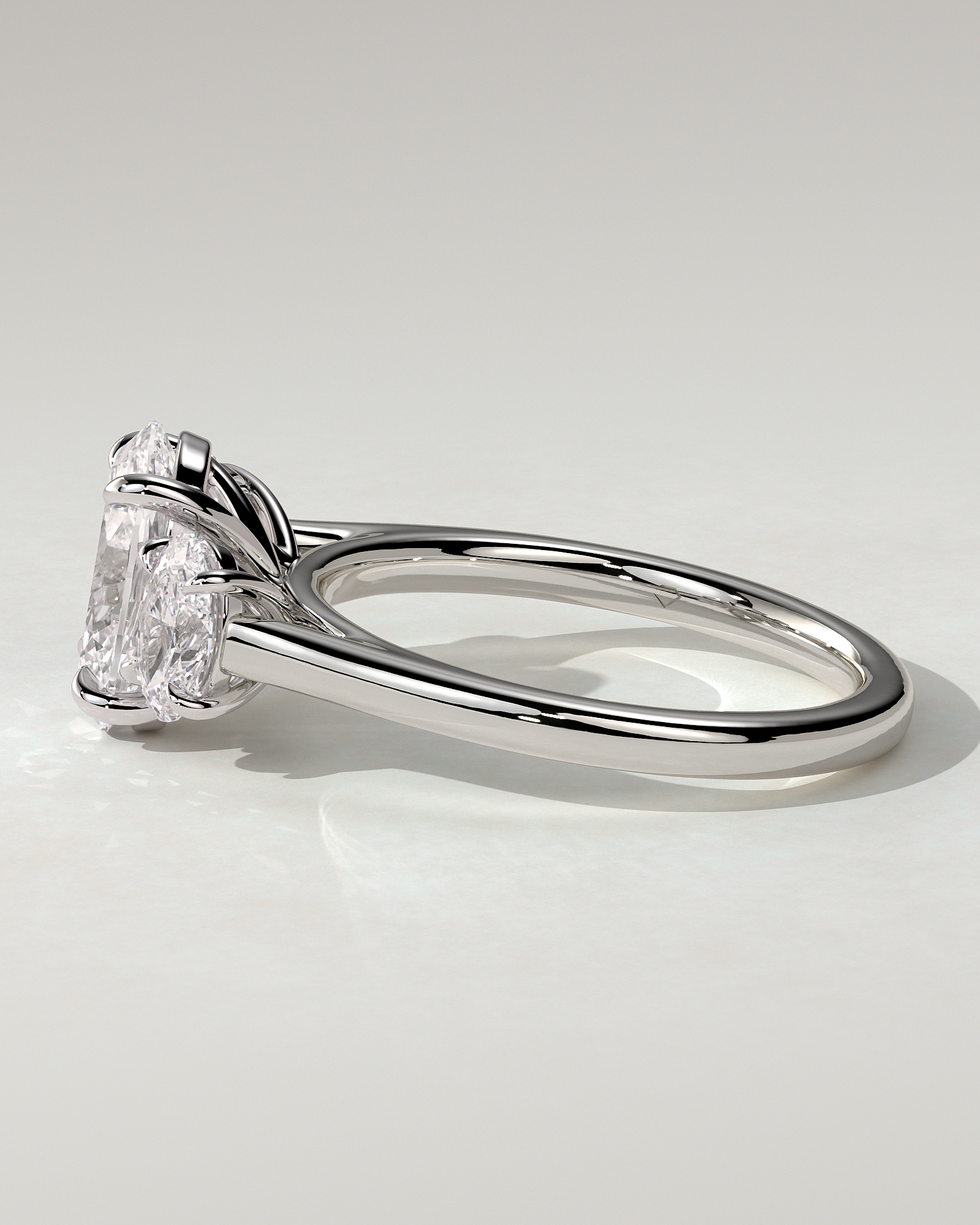Isla Solitaire Oval Ring