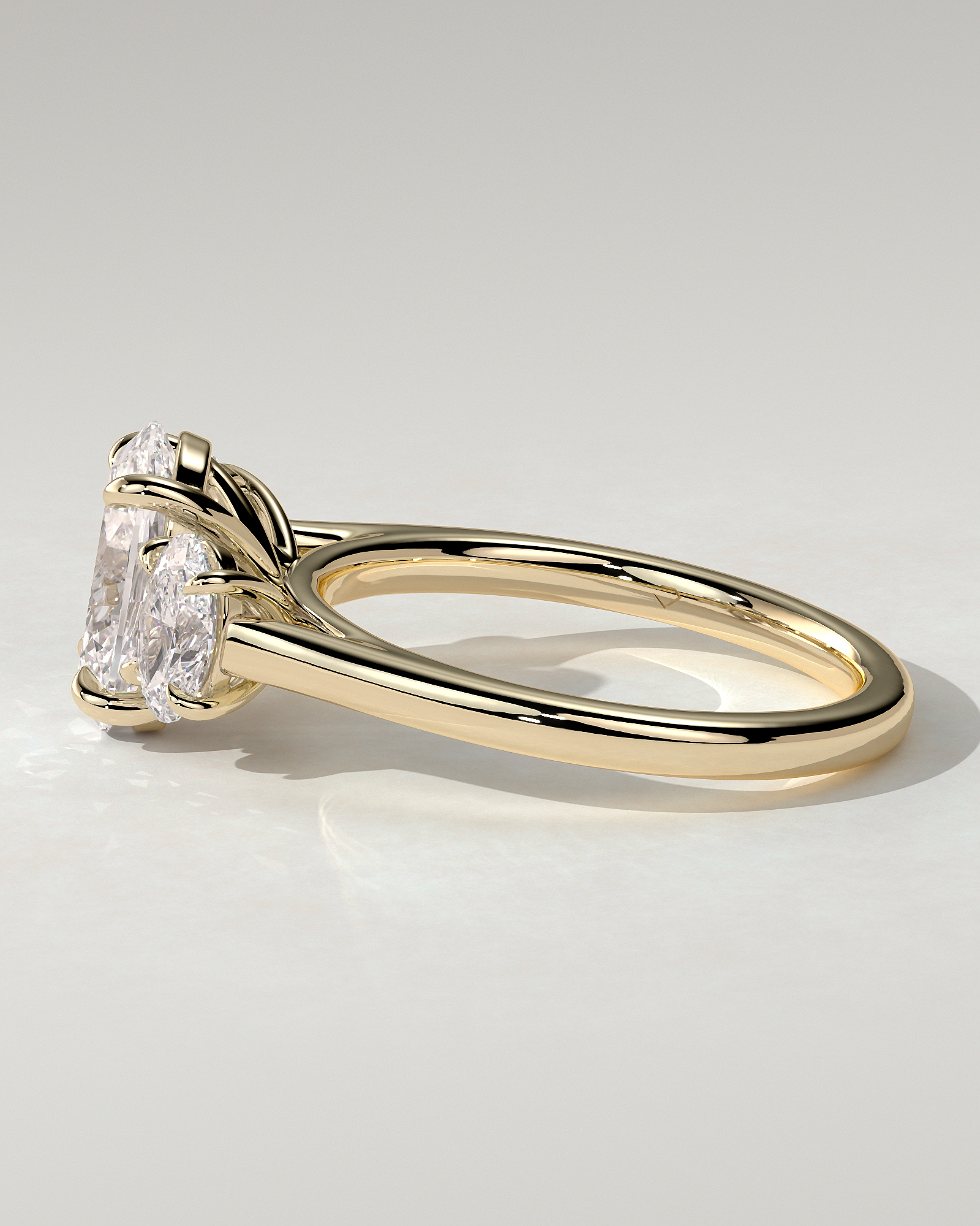 Isla Solitaire Oval Ring