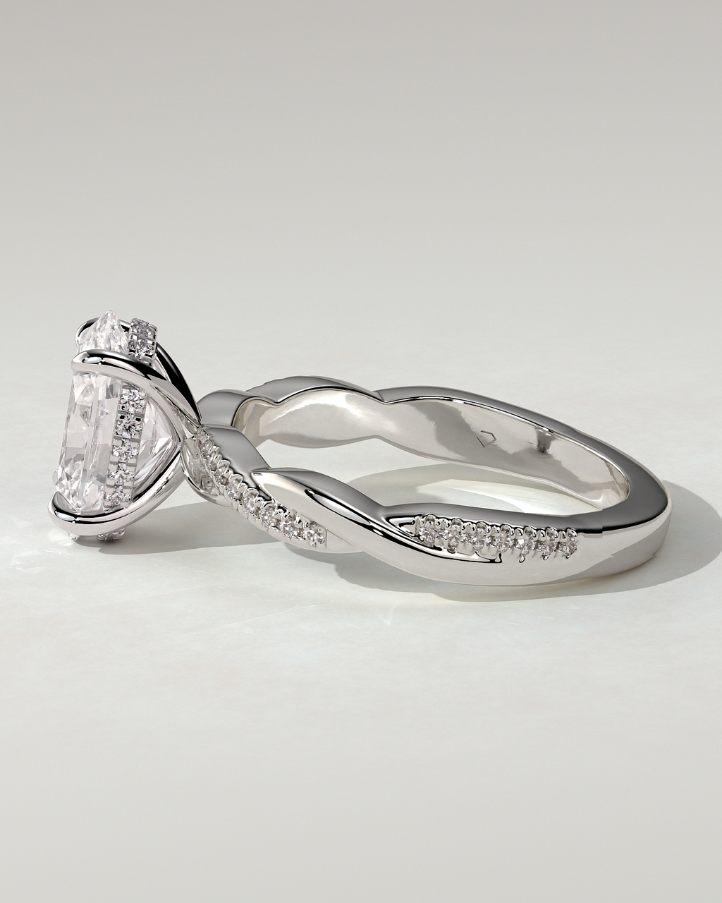 Lara Solitaire Oval Ring