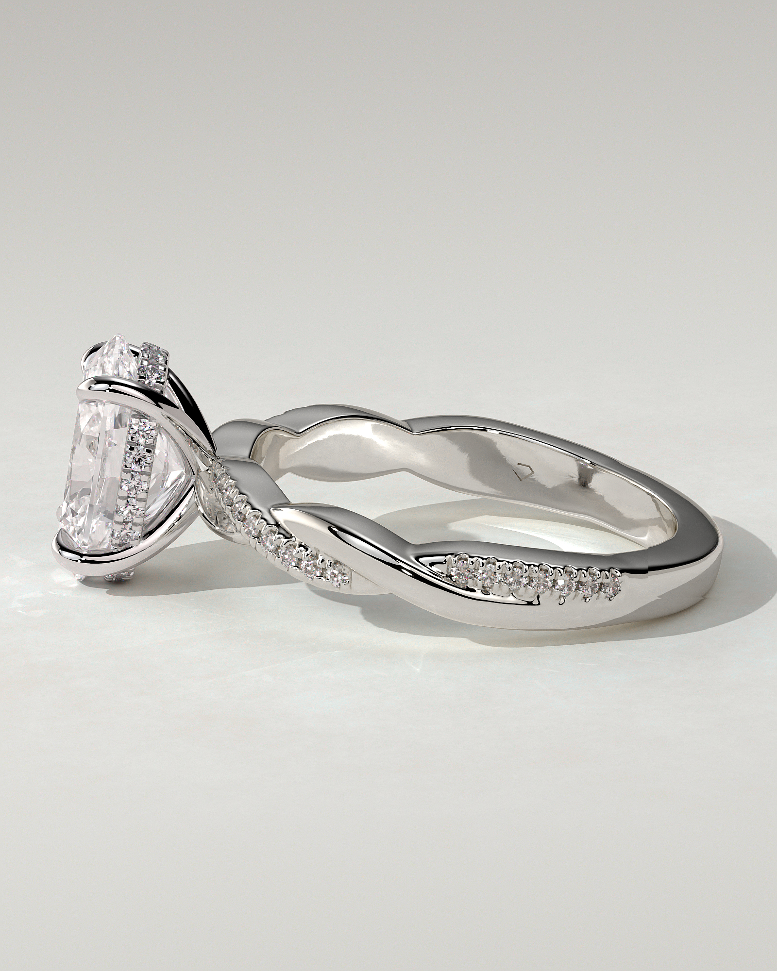 Lara Solitaire Oval Ring