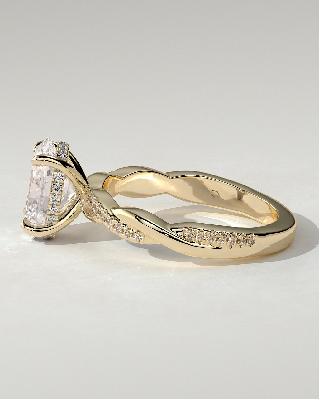 Lara Solitaire Oval Ring