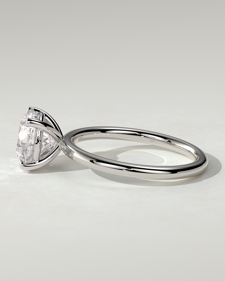 Lilly Solitaire Round Ring