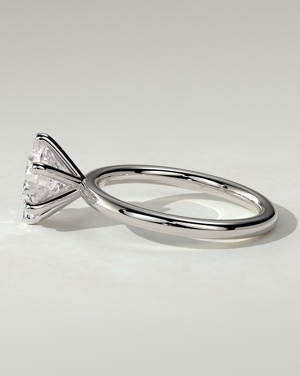 Louise Solitaire Round Ring