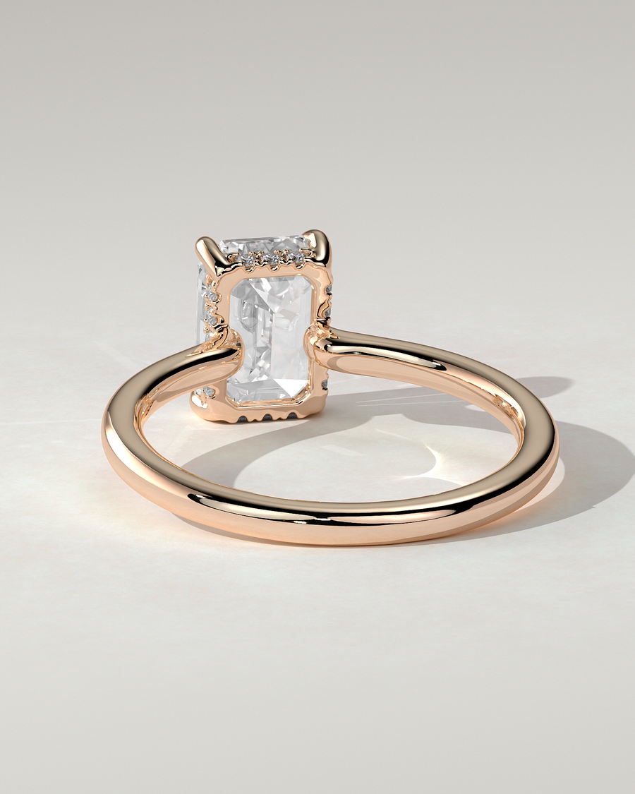 Nara Solitaire Emerald Ring