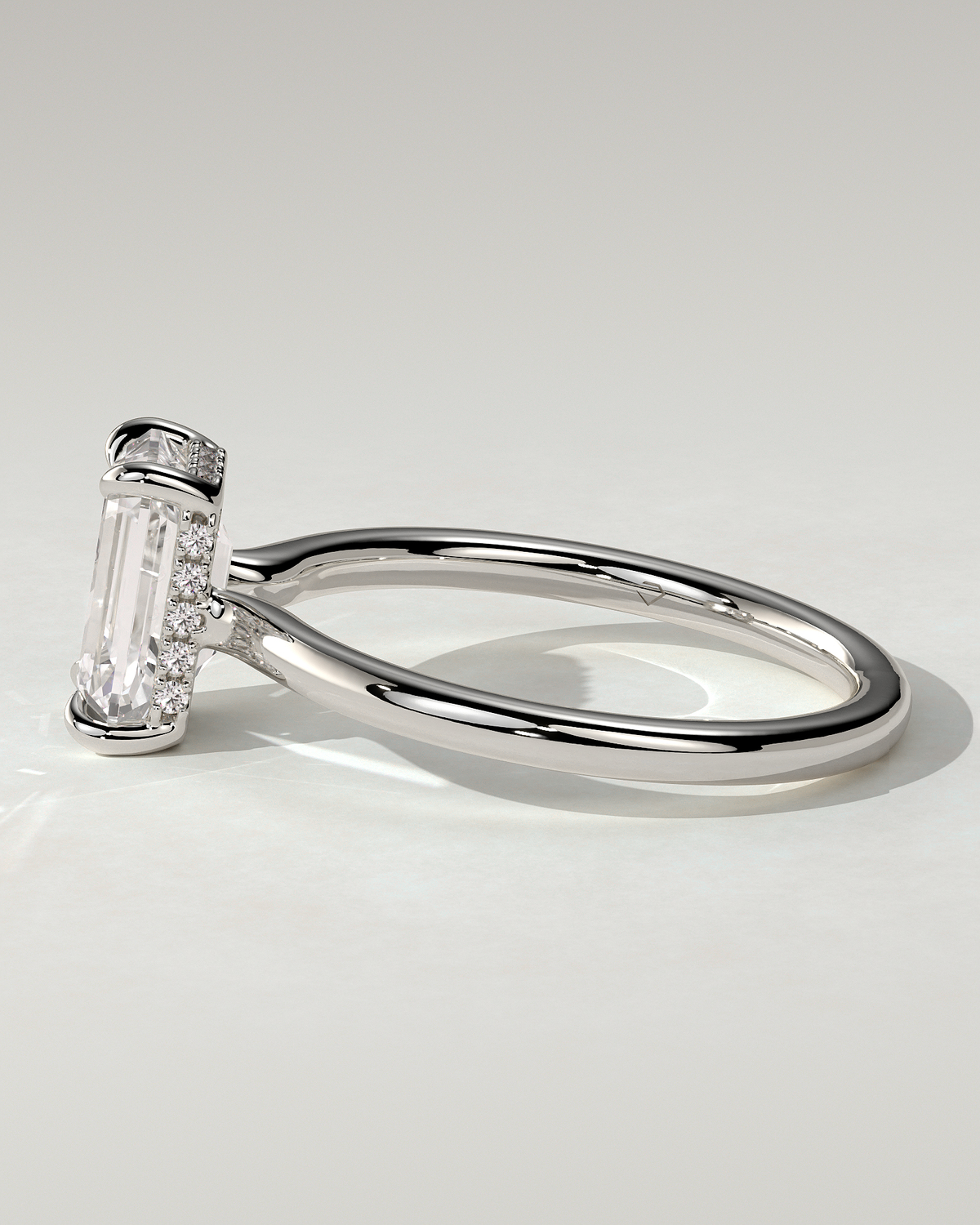 Nara Solitaire Emerald Ring