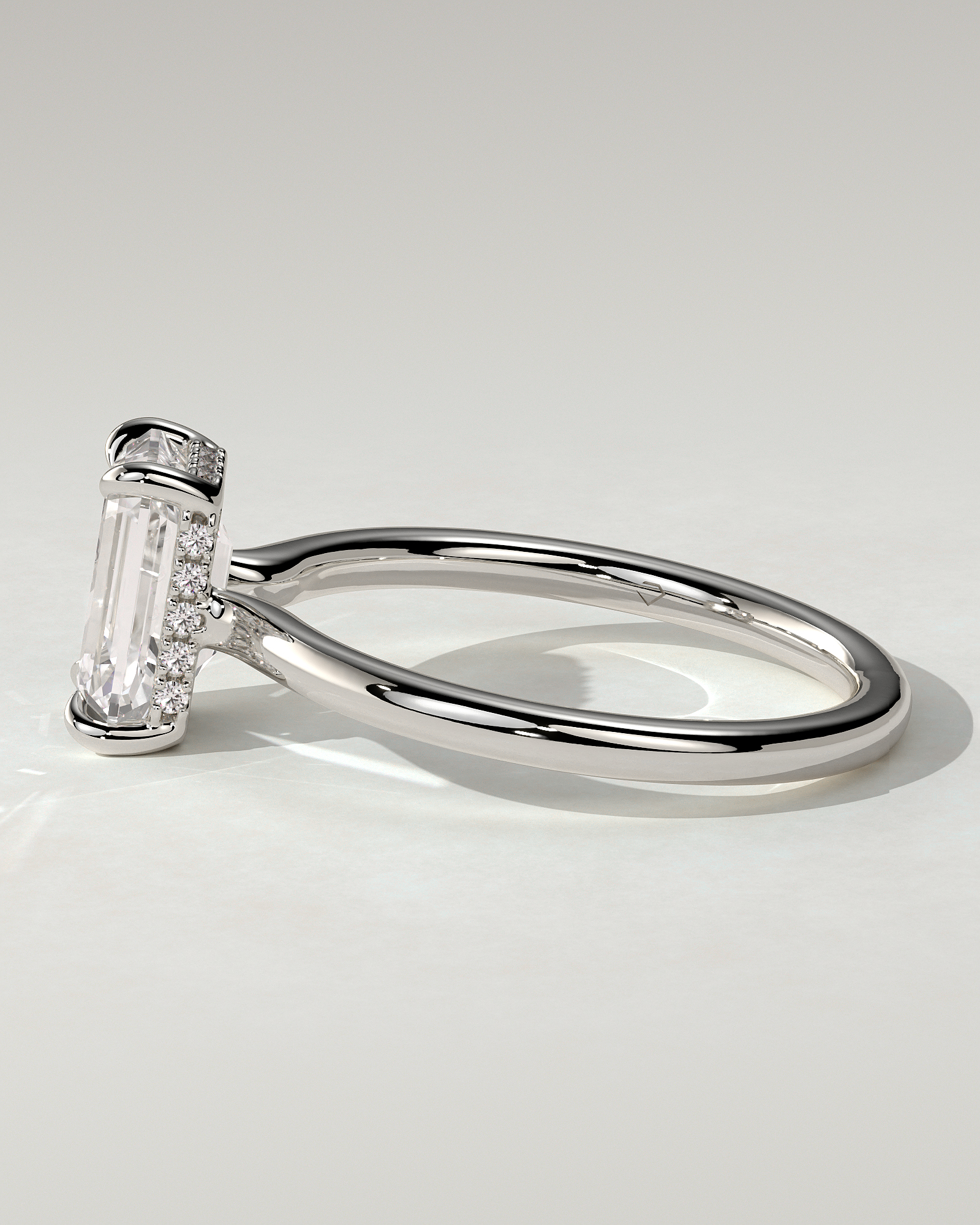 Nara Solitaire Emerald Ring
