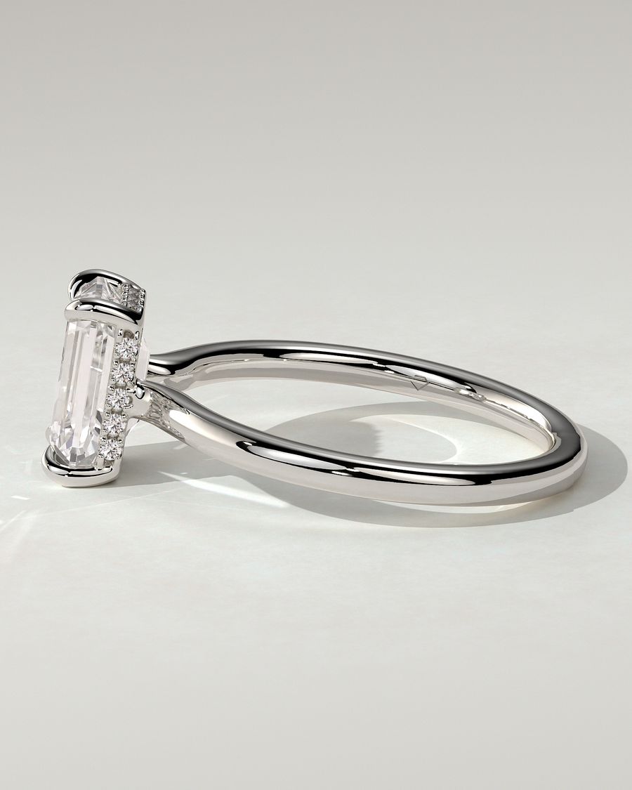 Nara Solitaire Emerald Ring