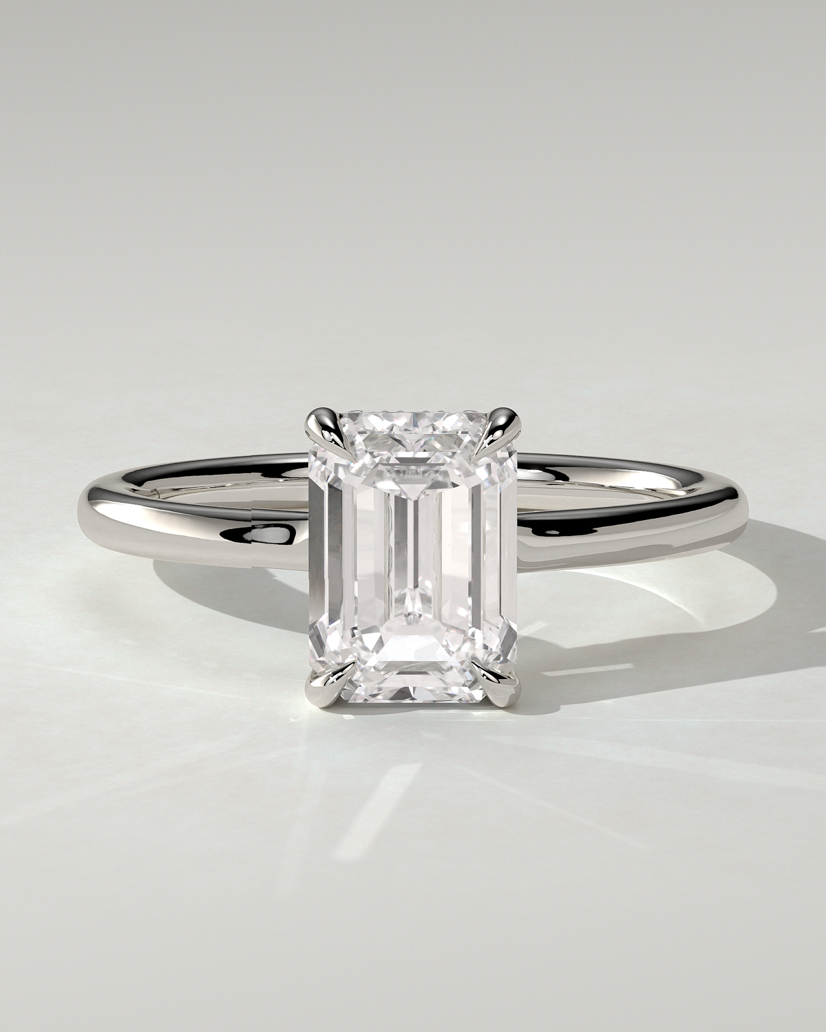 Nara Solitaire Emerald Ring