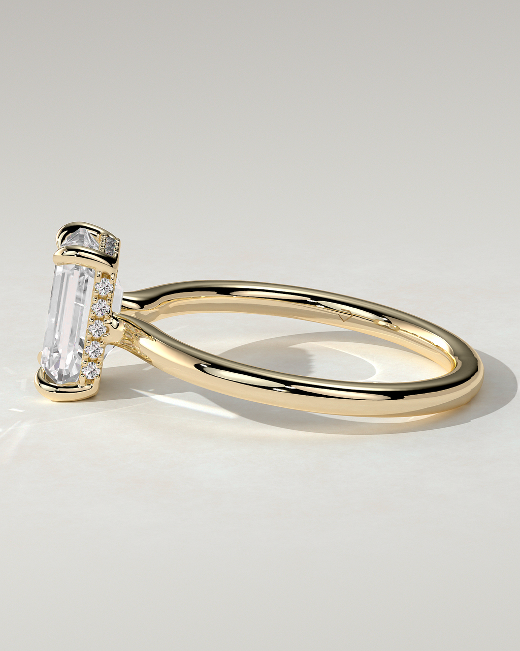 Nara Solitaire Emerald Ring