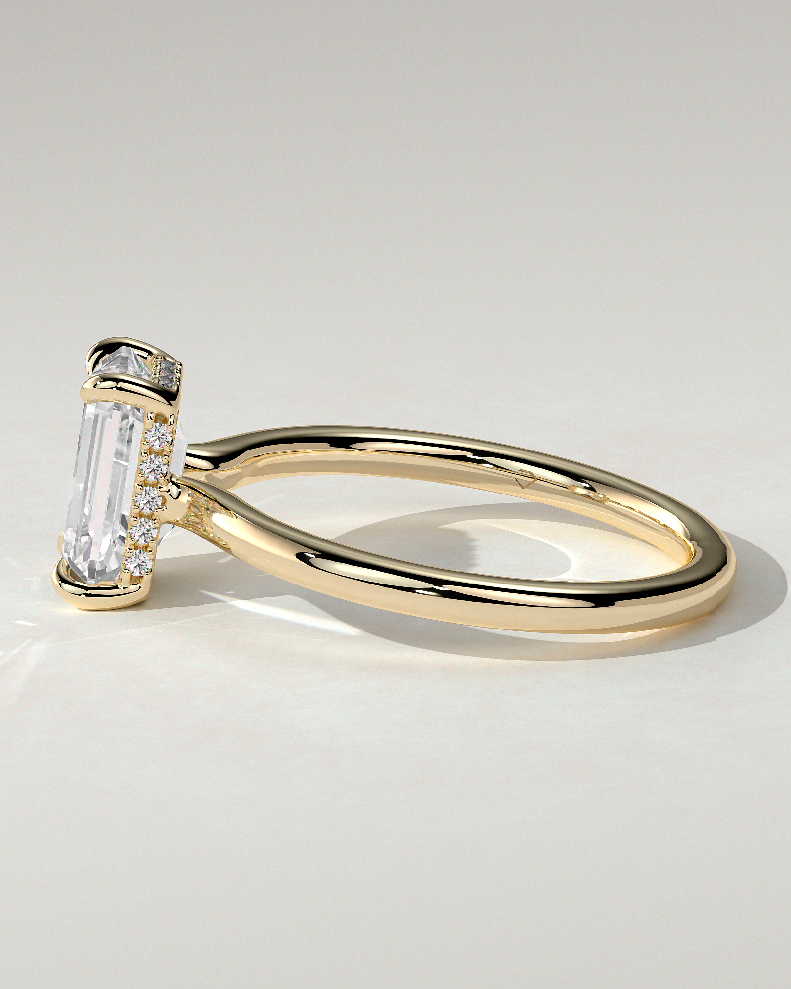 Nara Solitaire Emerald Ring
