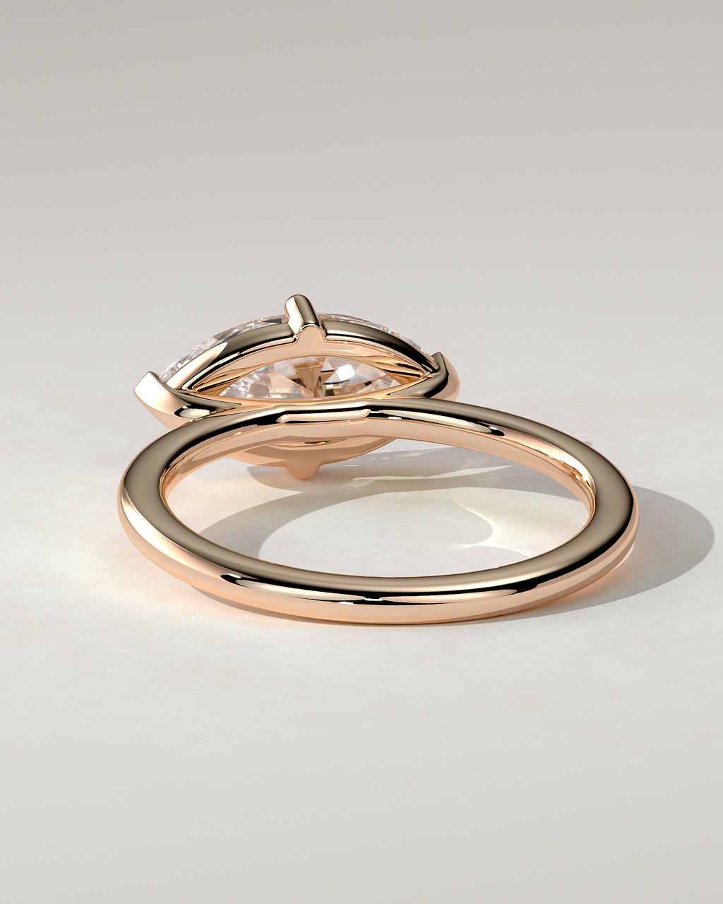 River East-West Round Ring