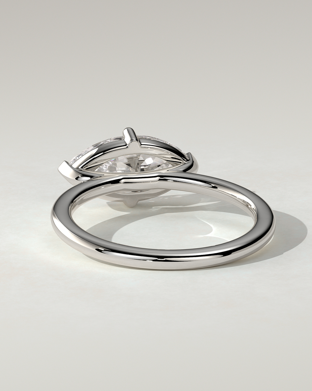 River East-West Round Ring