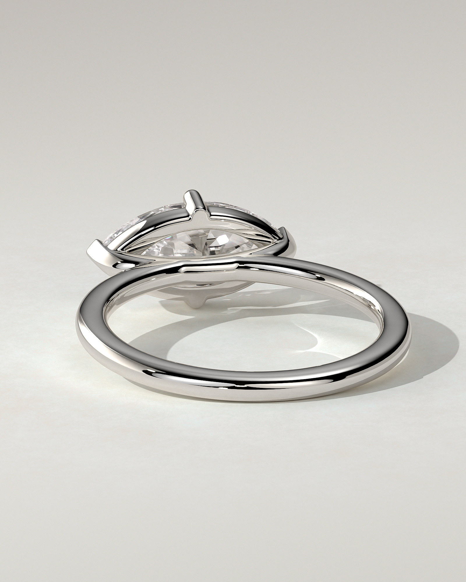 River East-West Round Ring