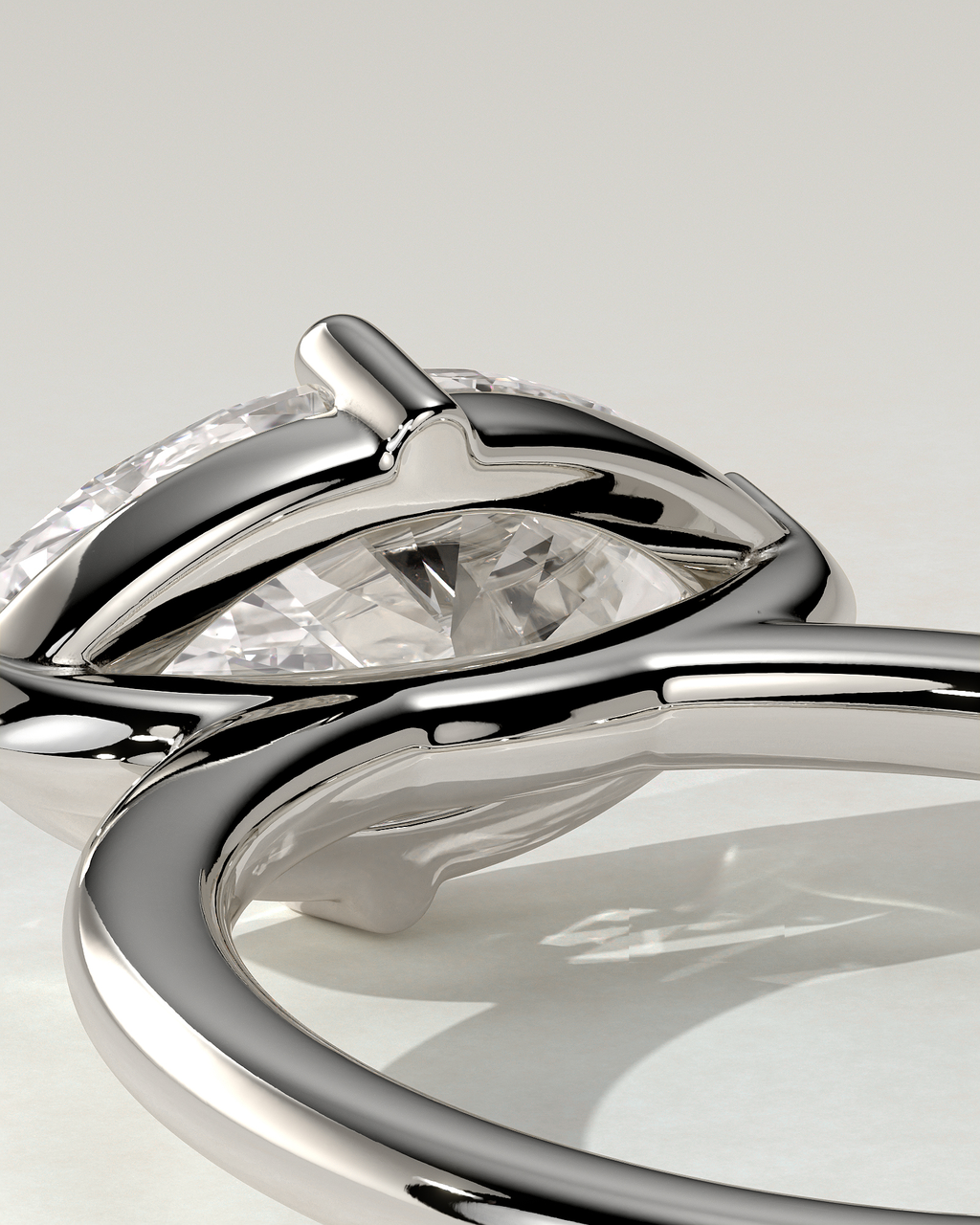 River East-West Round Ring