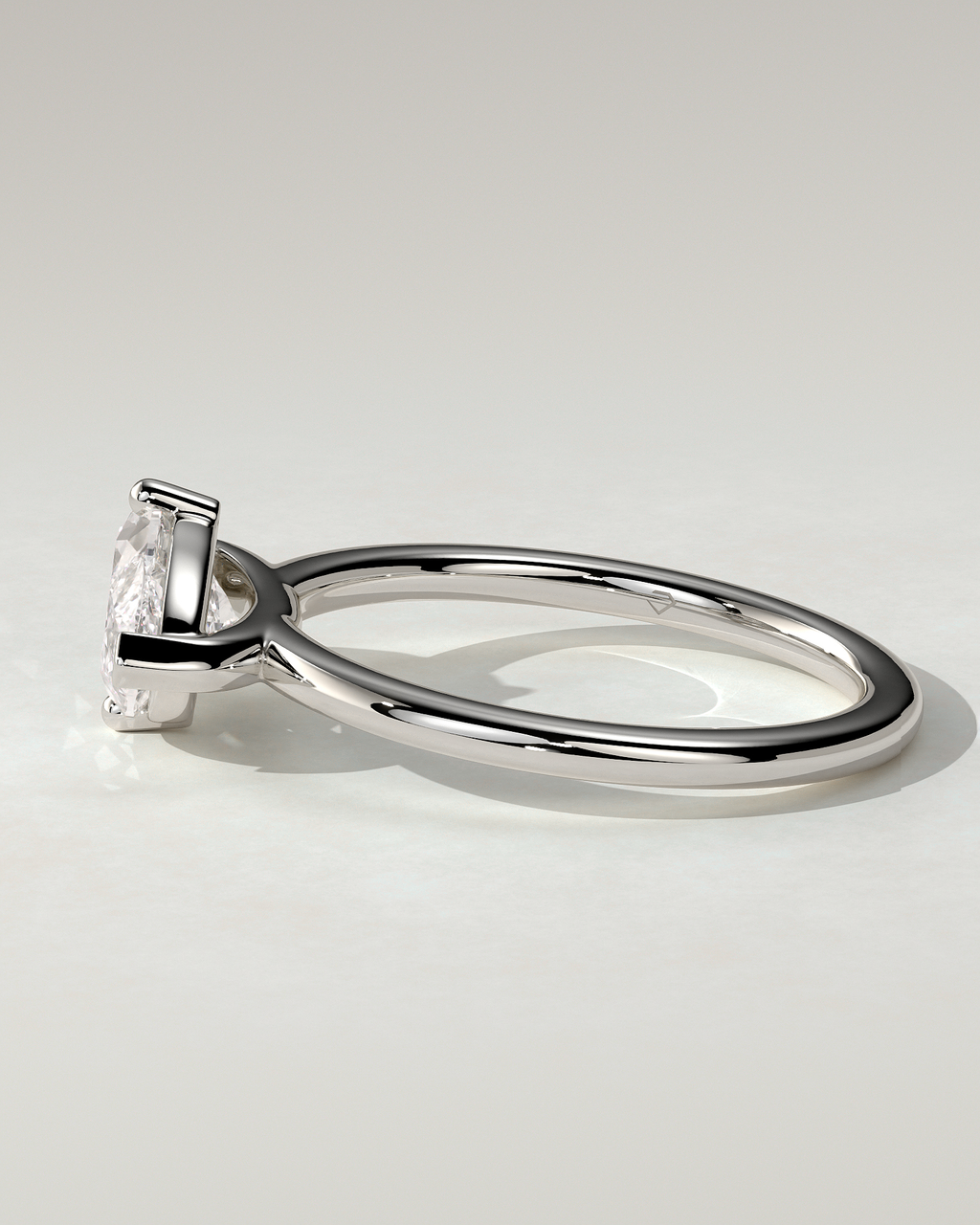 River East-West Round Ring