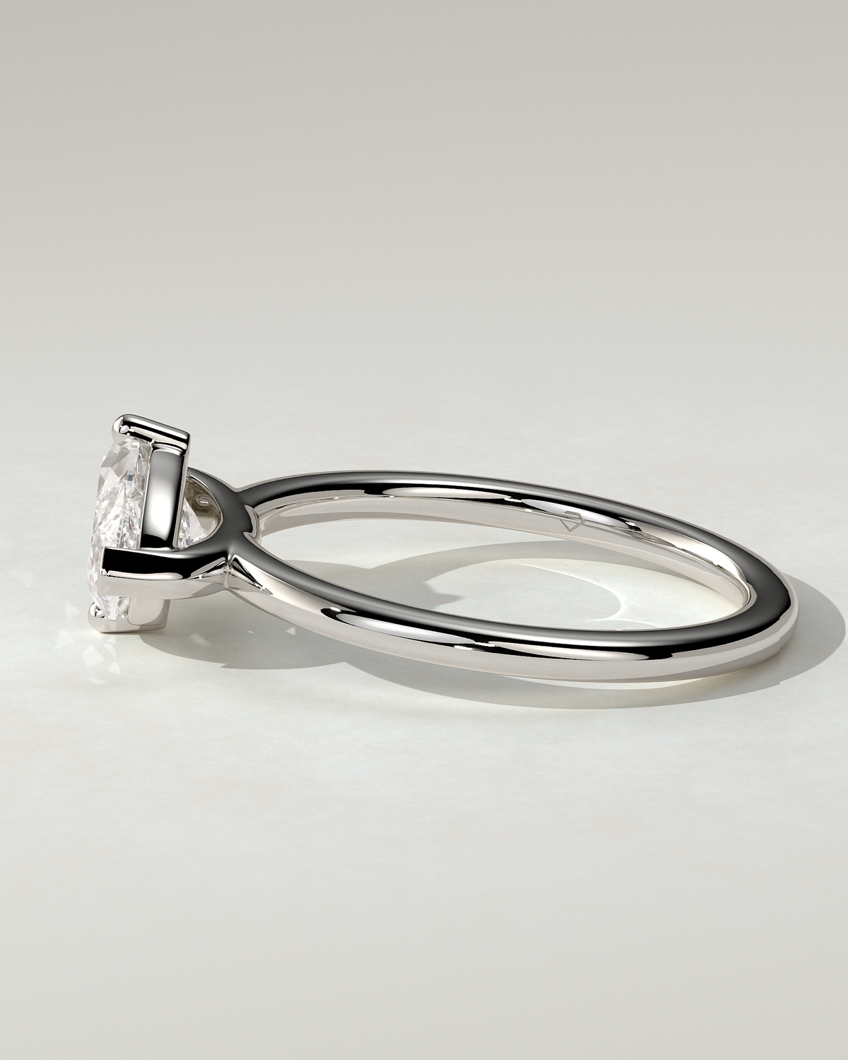 River East-West Round Ring