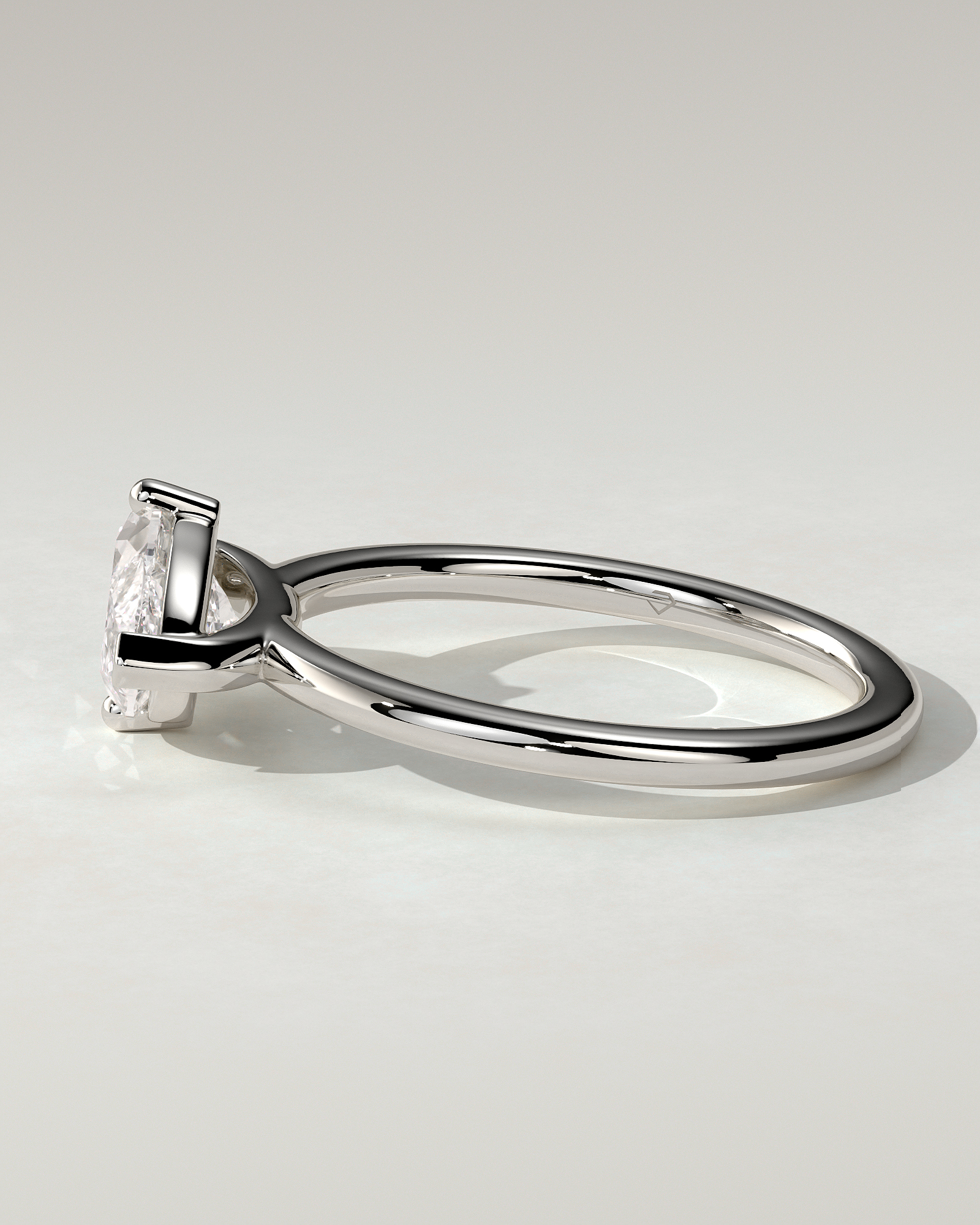 River East-West Round Ring