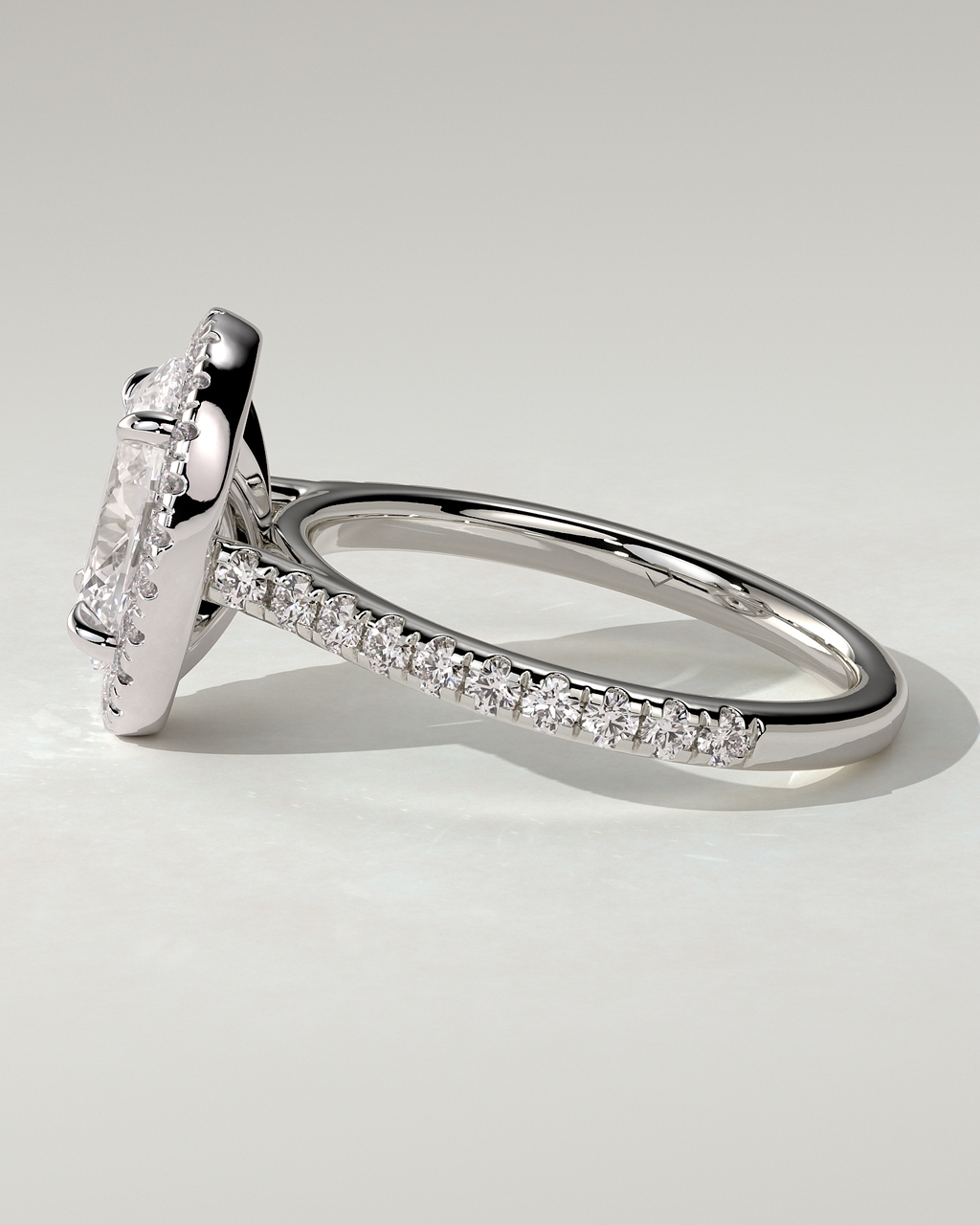 Sally Halo Oval Ring