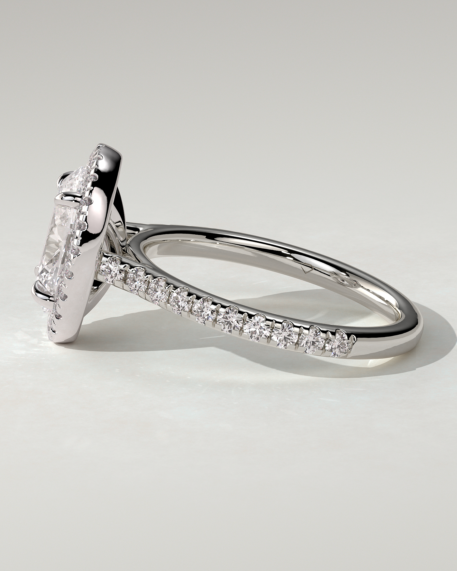 Sally Halo Oval Ring