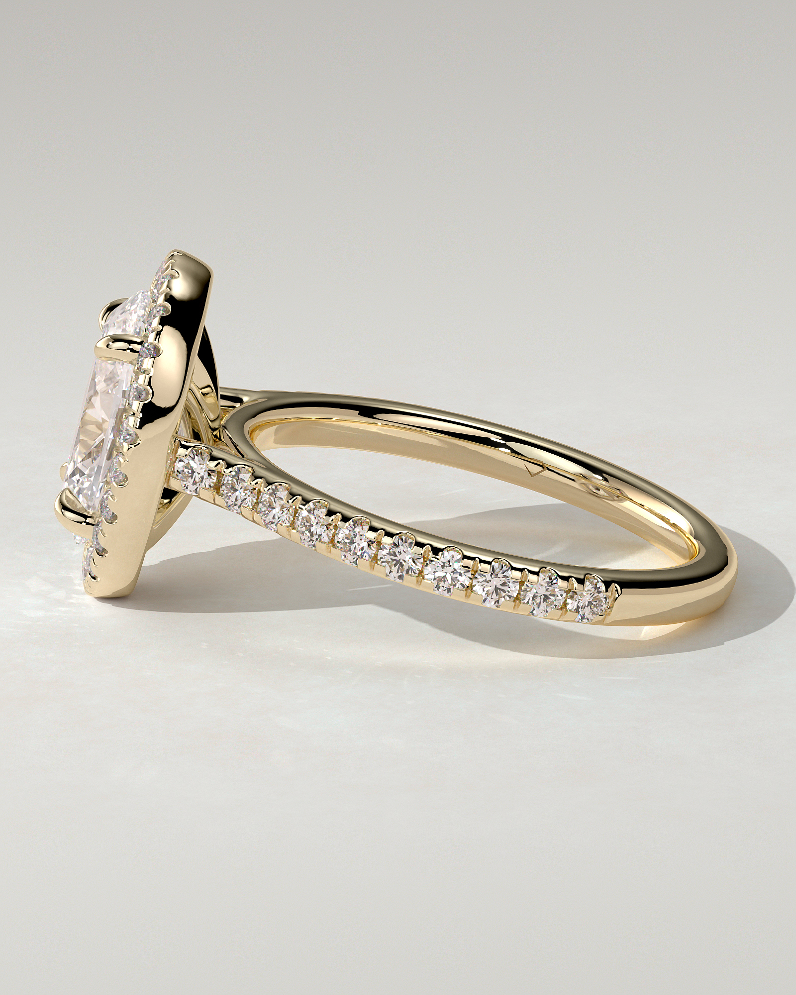 Sally Halo Oval Ring