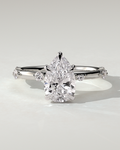 amora-solitaire-pear