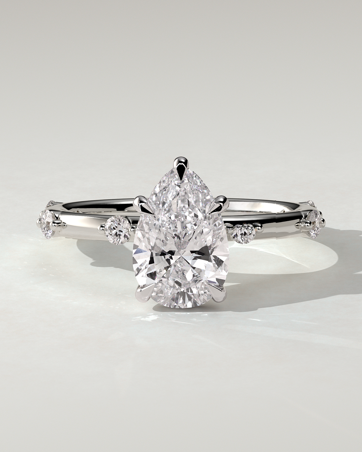 amora-solitaire-pear