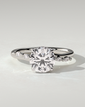 leslie-solitaire-round